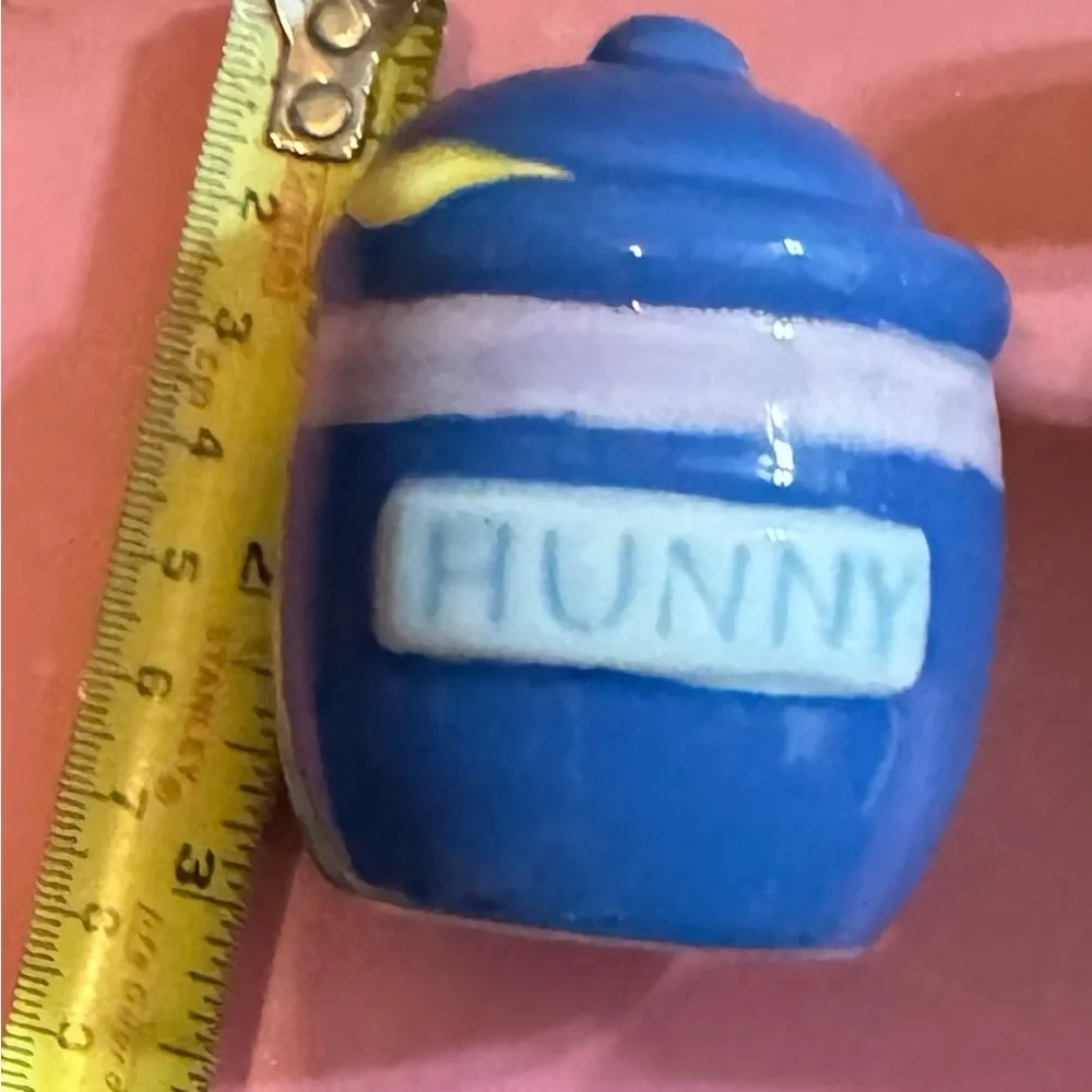 Winni the Pooh salt shakers - Picture 6 of 6